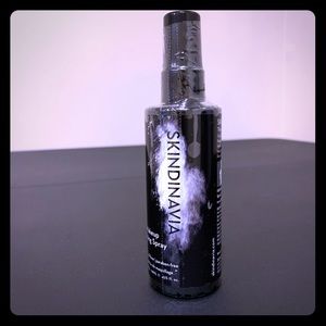 SKINDINAVIA Make Up Spray. 4 FL. Oz